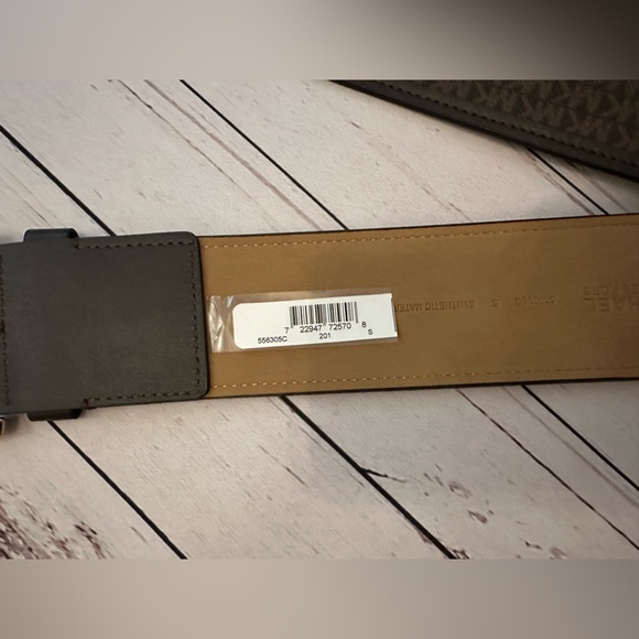 Michael Kors Women's Signature Belt - Picture 16 of 16